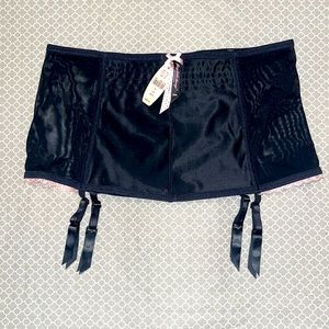 Victoria’s Secret Black with Pink Lace Garter Belt. XS/S. NWT.